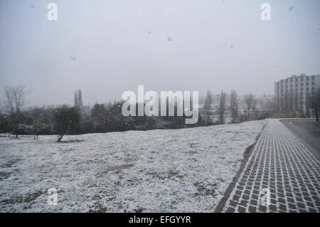 Barcelona, Katalonien, Spanien. 4. Februar 2015. Schneesturm in Barcelona (Sant Cugat, Barcelona 4. Februar 2015) Credit: Monica Condeminas/Alamy Live-Nachrichten Stockfoto