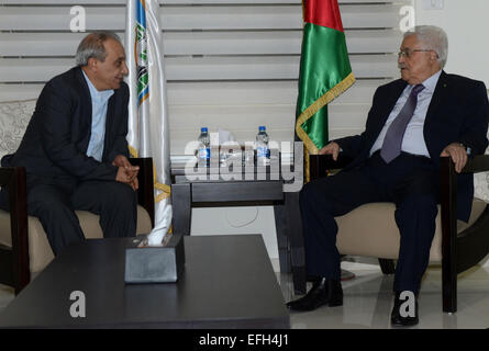 Ramallah, Westjordanland, Palästinensische Gebiete. 4. Februar 2015. Der palästinensische Präsident Mahmoud Abbas besucht das palästinensische Intelligenz Hauptquartier, in der Westbank Ramallah, 4. Februar 2015 © Thaer Ganaim/APA Bilder/ZUMA Draht/Alamy Live News Stockfoto