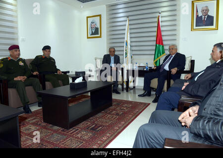 Ramallah, Westjordanland, Palästinensische Gebiete. 4. Februar 2015. Der palästinensische Präsident Mahmoud Abbas besucht das palästinensische Intelligenz Hauptquartier, in der Westbank Ramallah, 4. Februar 2015 © Thaer Ganaim/APA Bilder/ZUMA Draht/Alamy Live News Stockfoto