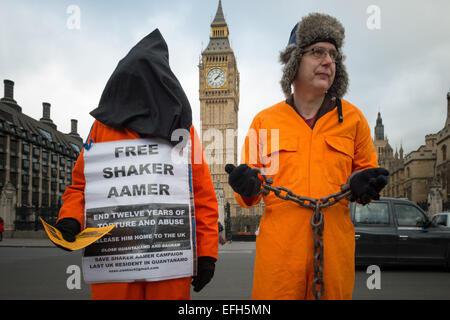 London, UK. 4. Februar 2015 - Aktivisten vom sparen Shaker Aamer Kampagne protestieren außerhalb Westminster heute fordert die britische Regierung Shaker die sofortige Freilassung und Rückkehr nach Großbritannien. Aktivisten fordern Londoner am Valentinstag März zur Downing Street nächste Woche an 13 Jahre Shaker Haft in Guantanamo Bucht-Internierungslager. Bildnachweis: Velar Grant/ZUMA Wire/ZUMAPRESS.com/Alamy Live-Nachrichten Stockfoto