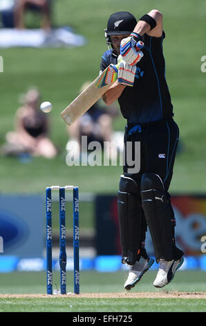 Napier, Neuseeland. 3. Februar 2015. Brendon McCullum mit der Wimper. ANZ eintägigen internationalen Cricket Series. Spiel 2 zwischen Neuseeland schwarzen Kappen und Pakistan im McLean Park in Napier, Neuseeland. © Aktion Plus Sport/Alamy Live-Nachrichten Stockfoto