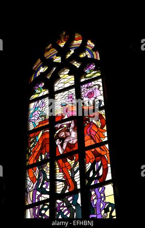 Stanislaw Wyspianski entwarf Kirchenfenster, Kirche des Hl. Franziskus von Assisi, Krakau, Polen, Europa Stockfoto