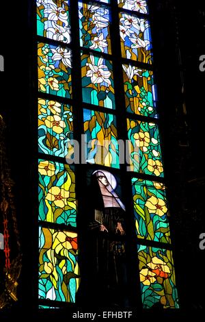 Stanislaw Wyspianski entwarf Kirchenfenster, Kirche des Hl. Franziskus von Assisi, Krakau, Polen, Europa Stockfoto