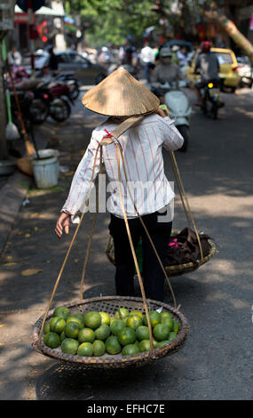 Eine typische Straßenhändler in Hanoi Vietnam Stockfoto