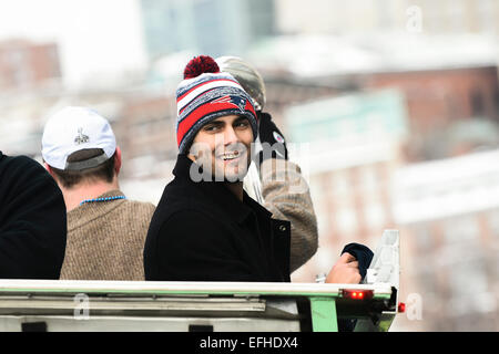 Boston, Massachusetts, USA. 4. Februar 2015. New England Patriots quarterback Jimmy Garoppolo (10) reitet auf einem Boot Ente während einer Parade in Boston zum Erfolg seines Teams gegen die Seattle Seahawks im Super Bowl XLIX Feiern statt. Bildnachweis: Cal Sport Media/Alamy Live-Nachrichten Stockfoto