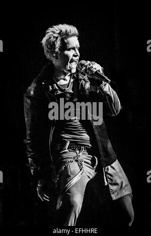 Toronto, Ontario, Kanada. 4. Februar 2015. Englische Rock-Musiker, Songwriter und Schauspieler BILLY IDOL performt ausverkaufter Show in der historischen Massey Hall in Toronto. © Igor Vidyashev/ZUMA Draht/Alamy Live-Nachrichten Stockfoto