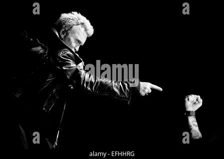 Toronto, Ontario, Kanada. 4. Februar 2015. Englische Rock-Musiker, Songwriter und Schauspieler BILLY IDOL performt ausverkaufter Show in der historischen Massey Hall in Toronto. © Igor Vidyashev/ZUMA Draht/Alamy Live-Nachrichten Stockfoto