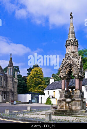 Die viktorianischen Atholl Memorial Fountain auf dem Stadtplatz, Dunkeld, Perth und Kinross, Highlands, Schottland, Vereinigtes Königreich Stockfoto