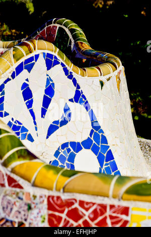 Mosaik Detail. Park Güell von Antoni Gaudi Architekten. Barcelona, Katalonien, Spanien. Stockfoto