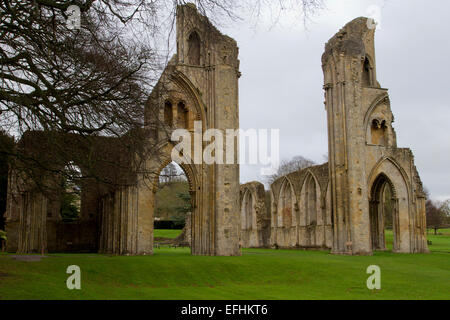 Ruinen der Abtei von Glastonbury, antike Monument, Glastonbury, Somerset, England im Dezember Stockfoto