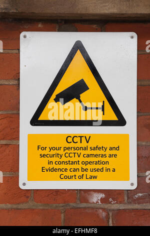 Schild an Wand Warnung der CCTV-Kameras, die in Nähe Stockfoto