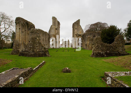 Ruinen der Abtei von Glastonbury, antike Monument, Glastonbury, Somerset, England im Dezember Stockfoto