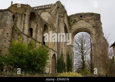 Ruinen von Malmesbury Abbey ein altes Kloster in Wiltshire, England im Dezember Stockfoto