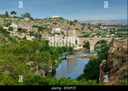 Blick auf Fluss Tajo und Alcantara Brücke, Toledo, Spanien Stockfoto