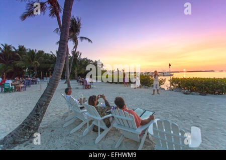 Sonnenuntergang am Restaurant Morada Bay, Islamorada, Florida Keys, Florida, USA Stockfoto