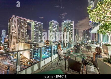 Terrasse des Gourmet-Restaurant Area 31 bei Epic Hotel, Downtown Miami, Miami, Florida, USA Stockfoto