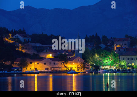 Cavtat bei Nacht, Adria Stockfoto