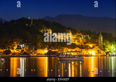 Cavtat bei Nacht, Adria Stockfoto