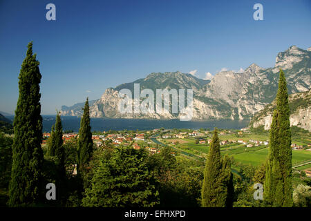 Blick in Richtung Torbole, Riva del Garda, Gardasee, Lago di Garda, Trient, Italien, Europa Stockfoto