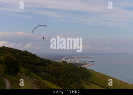 Gleitschirm fliegen von Beachy Head Stockfoto