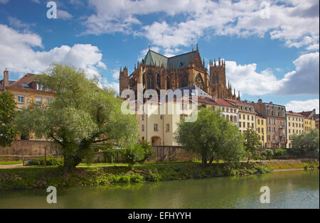 Fluss Mosel und Kathedrale Saint-Etienne, Metz, Moselle, Region Elsass Lothringen, Frankreich, Europa Stockfoto