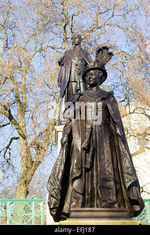 Bronze Denkmal von Elizabeth Angela Marguerite Bowes-Lyon-Frau von König George VI und die Mutter der Königin von England Stockfoto