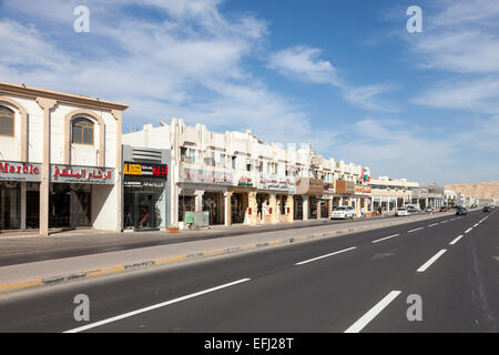 Reihe von Geschäften in der Stadt Al Ain, Vereinigte Arabische Emirate Stockfoto