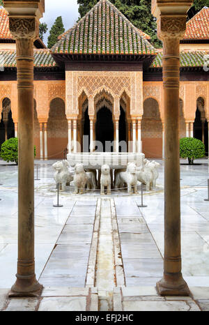 Innenhof des Löwen (El Patio de Los Leones) in der Alhambra Stockfoto