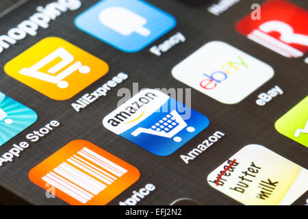 LONDON, UK - 5. Februar 2013: beliebte shopping-apps auf einem Smartphonebildschirm angezeigt. Stockfoto