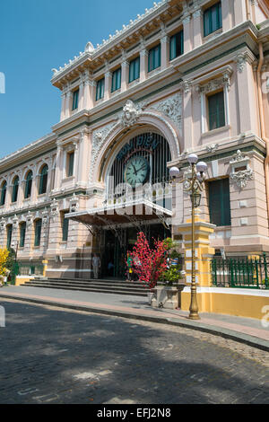 CAN THO, VIETNAM - 26 Januar: The General Post Office, erbaut im späten 20. Jahrhundert, am 24. Januar 2014 in Ho Chi Minh Stockfoto