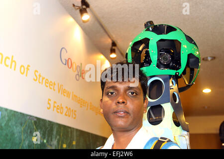 Dhaka, Bangladesch. 5. Februar, 2015. Ein Mann von Google mit Google Street View Trekker Rucksack. Stockfoto