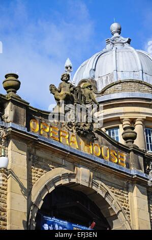Vorderansicht des Opernhauses, Buxton, Derbyshire, England, UK, Westeuropa. Stockfoto