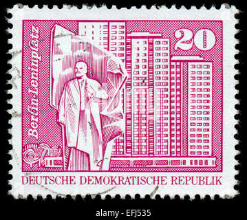 DDR - CIRCA 1973: Eine Briefmarke gedruckt in DDR (Ostdeutschland) zeigt Lenin-Platz, Berlin mit der gleichen Inschrift, aus der Serie "La Stockfoto