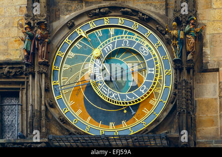 Prager astronomische Uhr (Orloj) in der Old Town Square, Tschechische Republik Stockfoto