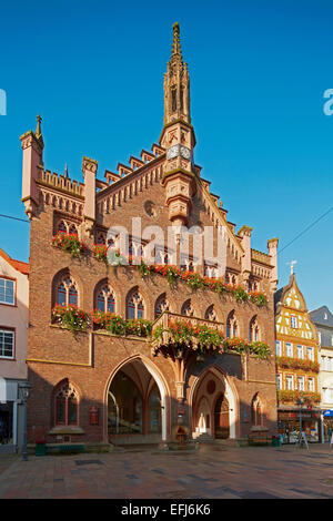 Neogotische Rathaus in der alten Stadt Montabaur, Grosser Markt, Montabaur, Westerwald, Rheinland-Pfalz, Deutschland, Europa Stockfoto