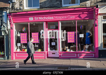 St Nicholas Hospice Care Charity Shop, Bury St Edmunds, Suffolk, England, UK Stockfoto