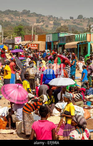 Der Samstagsmarkt In Jinka, Omo-Tal, Äthiopien Stockfoto