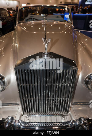 Nahaufnahme von der Vorderseite des klassischen 1959, Rolls-Royce Silver Cloud II Dophead Coupé, von h.j. Mulliner. Stockfoto