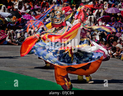 BHUTAN - nachspielen maskierte Tänzer, Geschichten und Mythen vor ausverkauftem Haus an der Trashi Chhoe Dzongduring Thimphu-Ritual. Stockfoto