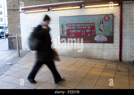 London UK. 5. Februar 2015.Members der Gewerkschaft Unite inszeniert einen 24-Stunden-Streik über Lohnunterschiede, obwohl (Tfl) Transport for London sagte, dass 51 Prozent der Buslinien in London Kredite liefen: Amer Ghazzal/Alamy Live-Nachrichten Stockfoto