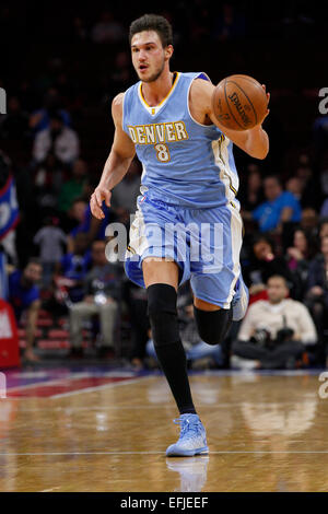 3. Februar 2015: Denver Nuggets weiterleiten Danilo Gallinari (8) in Aktion während der NBA-Spiel zwischen den Denver Nuggets und die Philadelphia 76ers im Wells Fargo Center in Philadelphia, Pennsylvania. Die Philadelphia 76ers gewann 105-98. Stockfoto