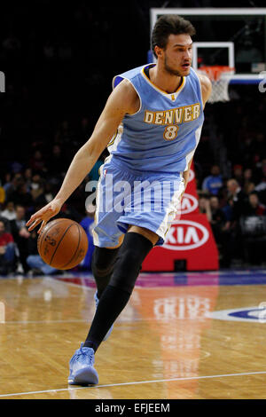 3. Februar 2015: Denver Nuggets weiterleiten Danilo Gallinari (8) in Aktion während der NBA-Spiel zwischen den Denver Nuggets und die Philadelphia 76ers im Wells Fargo Center in Philadelphia, Pennsylvania. Die Philadelphia 76ers gewann 105-98. Stockfoto