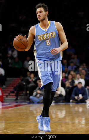3. Februar 2015: Denver Nuggets weiterleiten Danilo Gallinari (8) in Aktion während der NBA-Spiel zwischen den Denver Nuggets und die Philadelphia 76ers im Wells Fargo Center in Philadelphia, Pennsylvania. Die Philadelphia 76ers gewann 105-98. Stockfoto