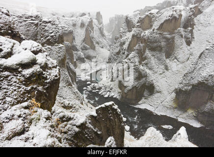 Fjadrargljufur Canyon im Winter, Hunkubakkar, South Island, Island Stockfoto