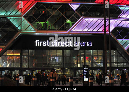 Leeds, UK. 5. Februar 2015. Betway Premier League Darts. 1. Spieltag zeigt der Hauptarena für Verfahren bereit © Action Plus Sport/Alamy Live News Stockfoto