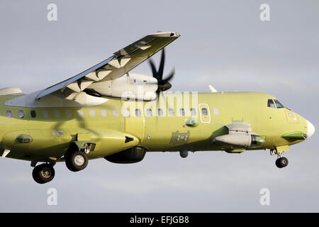 Eine ATR 72-600 MP (Maritime Patrol) Flugzeuge der italienischen Luftwaffe fliegt über Italien. Stockfoto