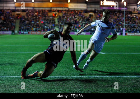 Widnes, UK. 5. Februar 2015. Erste Einheit Super League. Widnes Wikinger gegen Wigan Warriors. Anthony Gelling von Wigan Warriors geht über die Linie, um einen Versuch Credit score: Action Plus Sport/Alamy Live News Stockfoto