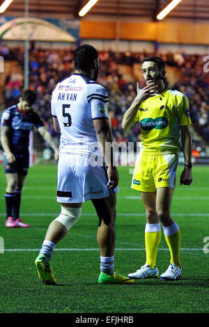 Widnes, UK. 5. Februar 2015. Erste Einheit Super League. Widnes Wikinger gegen Wigan Warriors. Patrick Ah Van von Widnes Wikinger wird bestraft für ein hohen bekämpfen, wofür er Credit abgeschickt: Action Plus Sport/Alamy Live News Stockfoto