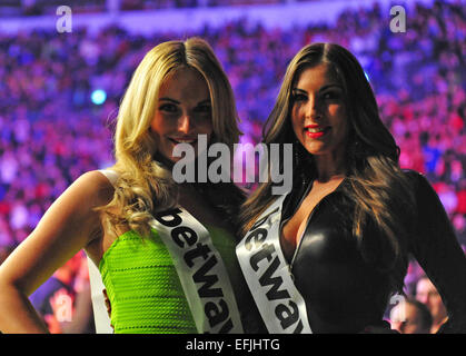 Leeds, UK. 5. Februar 2015. Betway Premier League Darts. 1. Spieltag. Die Wanderung am Mädchen Credit: Action Plus Sport/Alamy Live News Stockfoto