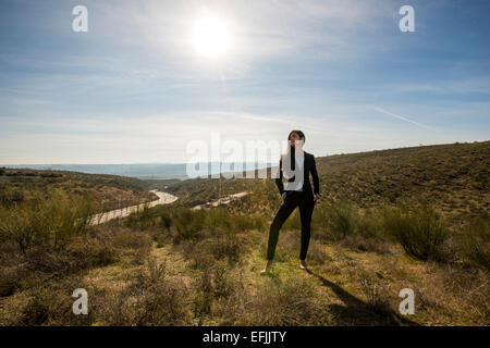 Lateinischen Young executive Frau im freien Stockfoto